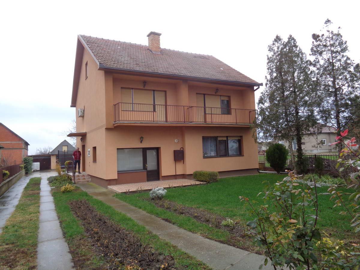 Kuća u Lukićevu k_1204
