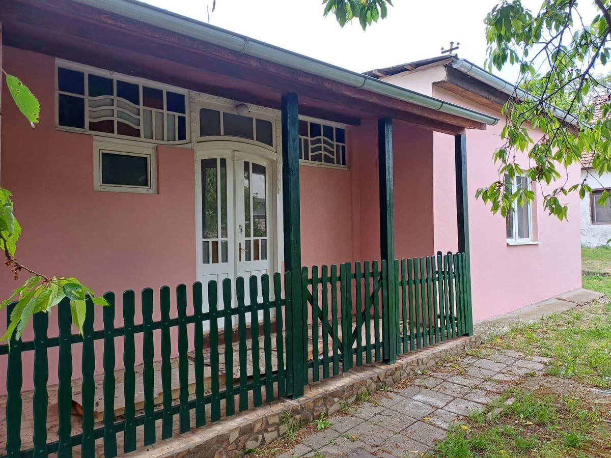 Trosoban dvorišni stan u centru grada s_1137