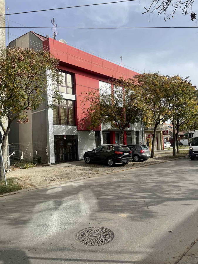 Stambeno-poslovna zgrada u Centru l_194