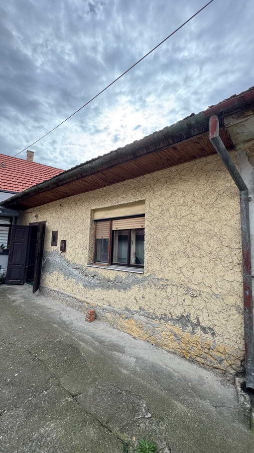 Jednosoban dvorišni stan u Centru s_1143