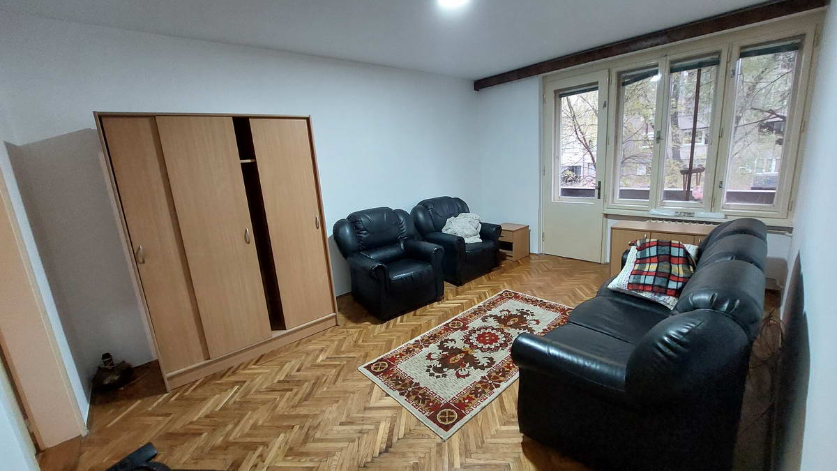 Dvosoban stan za izdavanje u Maloj Americi i_125