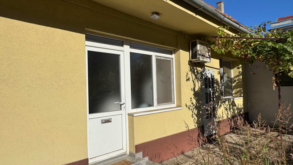 Poslovni prostor za izdavanje u centru grada I_123