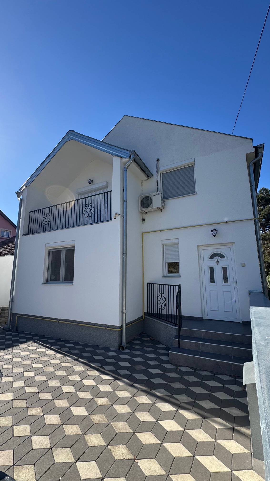 Kuća novije gradnje u Dolji k_2001