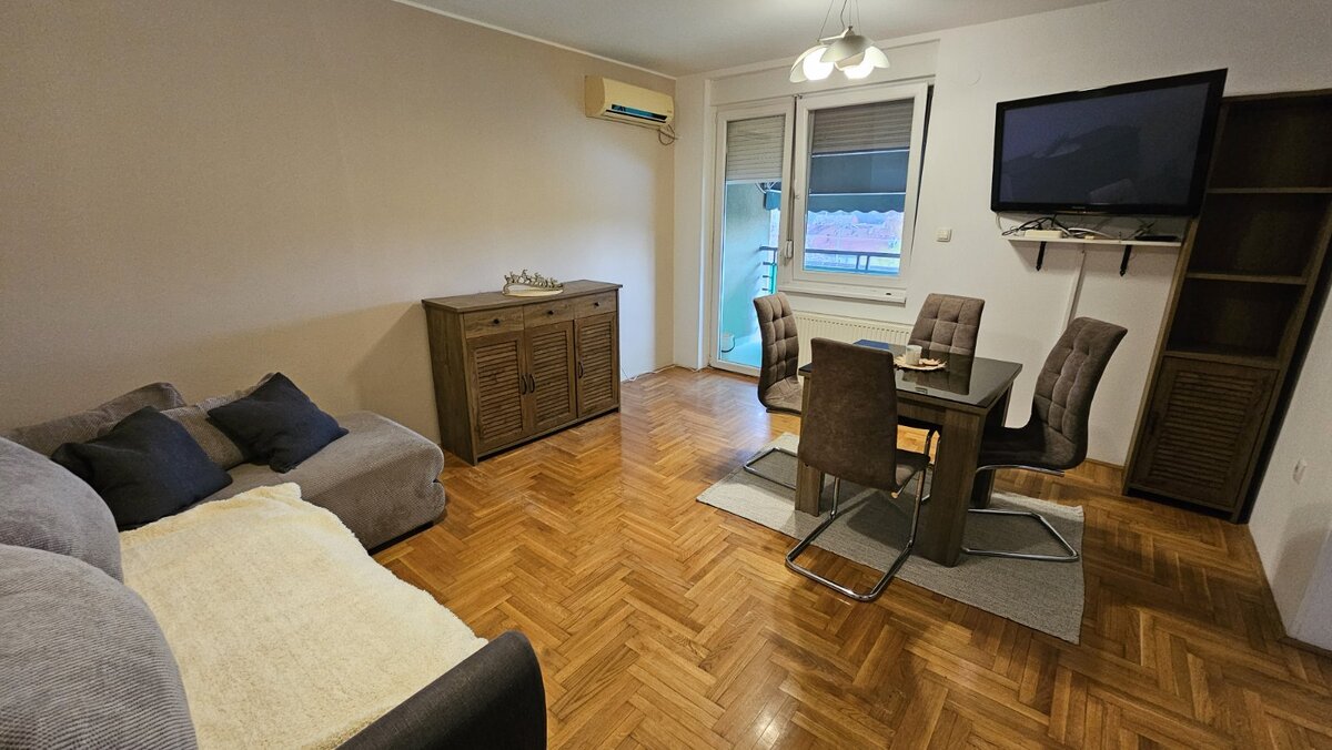 Dvosoban stan na Lesnini s_1152