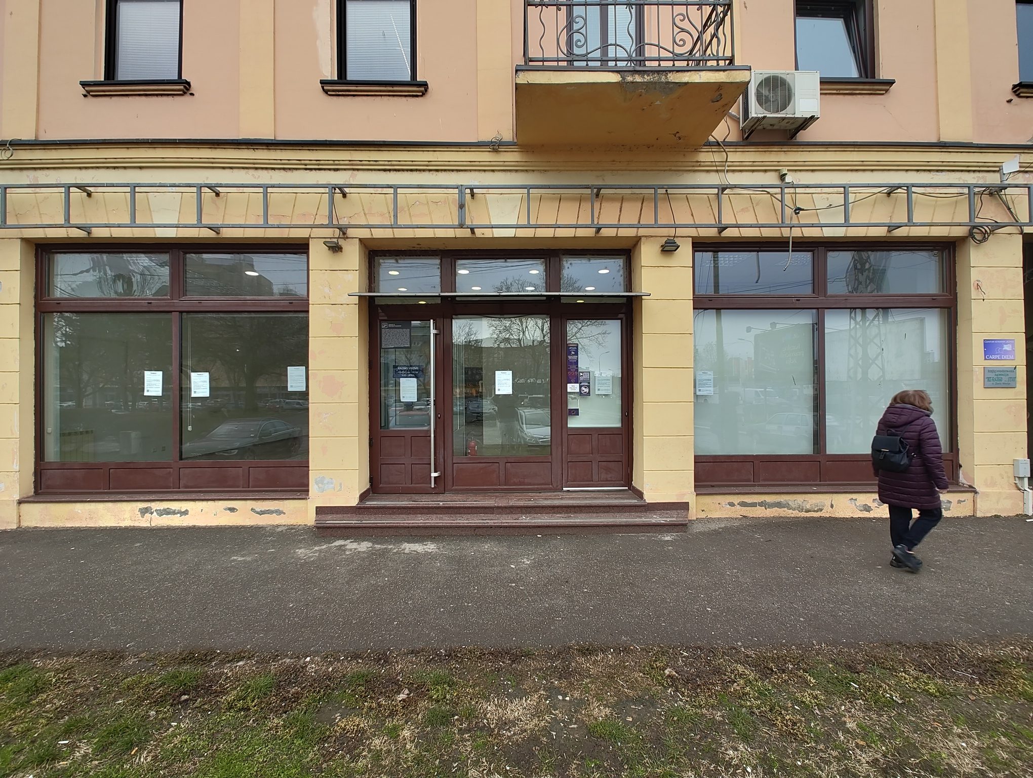 Poslovni prostor za izdavanje na Žitnom Trgu i_130