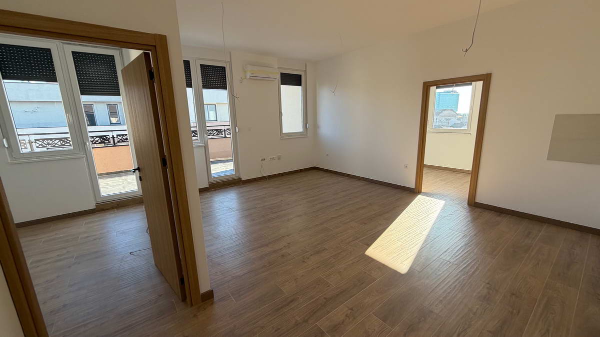 Trosoban penthouse stan u novogradnji kod Bolnice s_1154