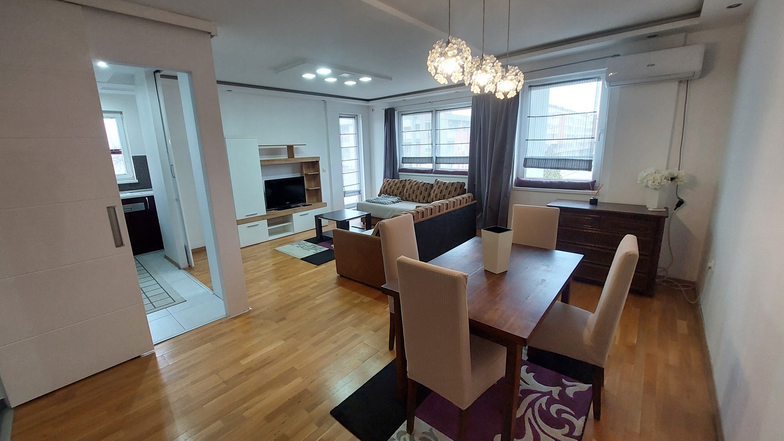 Trosoban stan za izdavanje na Lesnini i_132