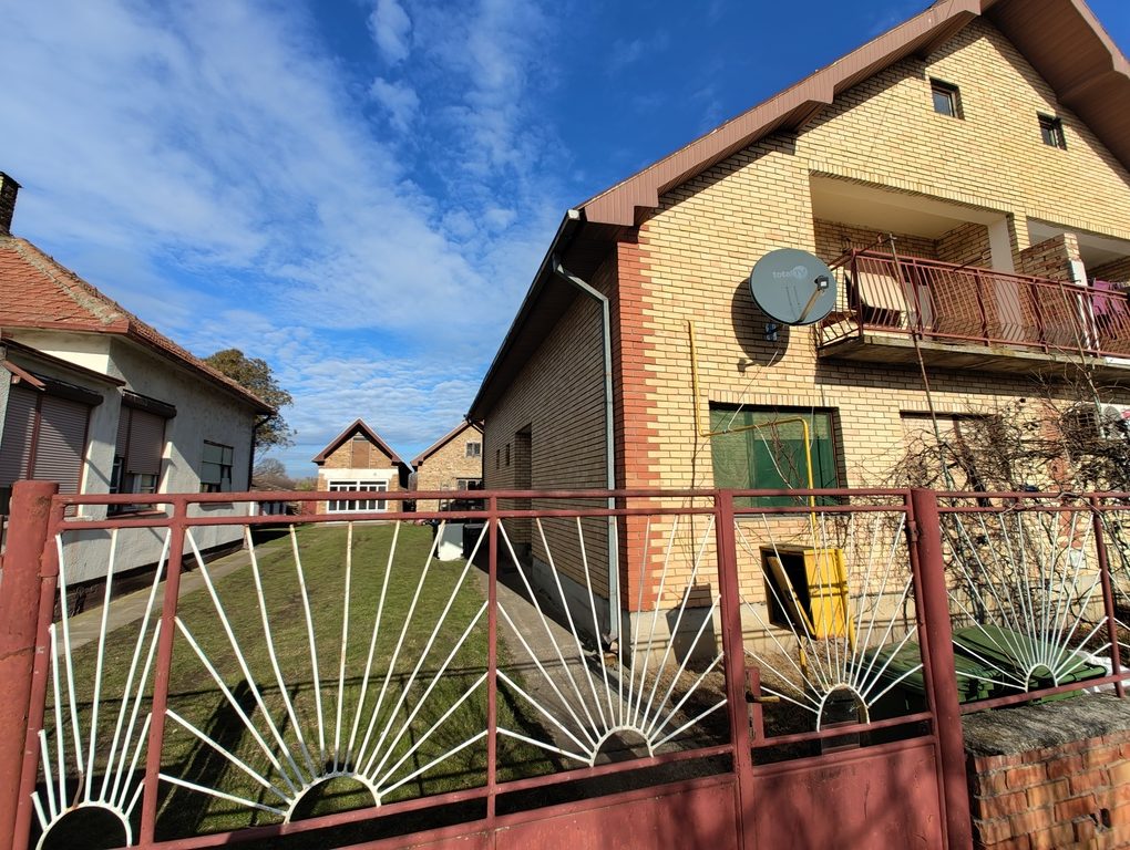 Dvojna kuća u Lazarevu k_2018