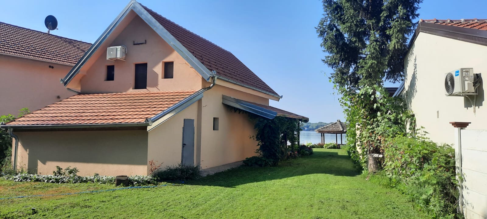 Vikendica pored Dunava v_176