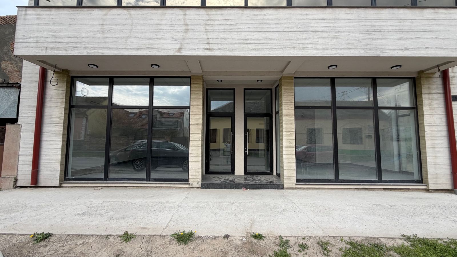 Lokal za izdavanje u centru grada i_134.01