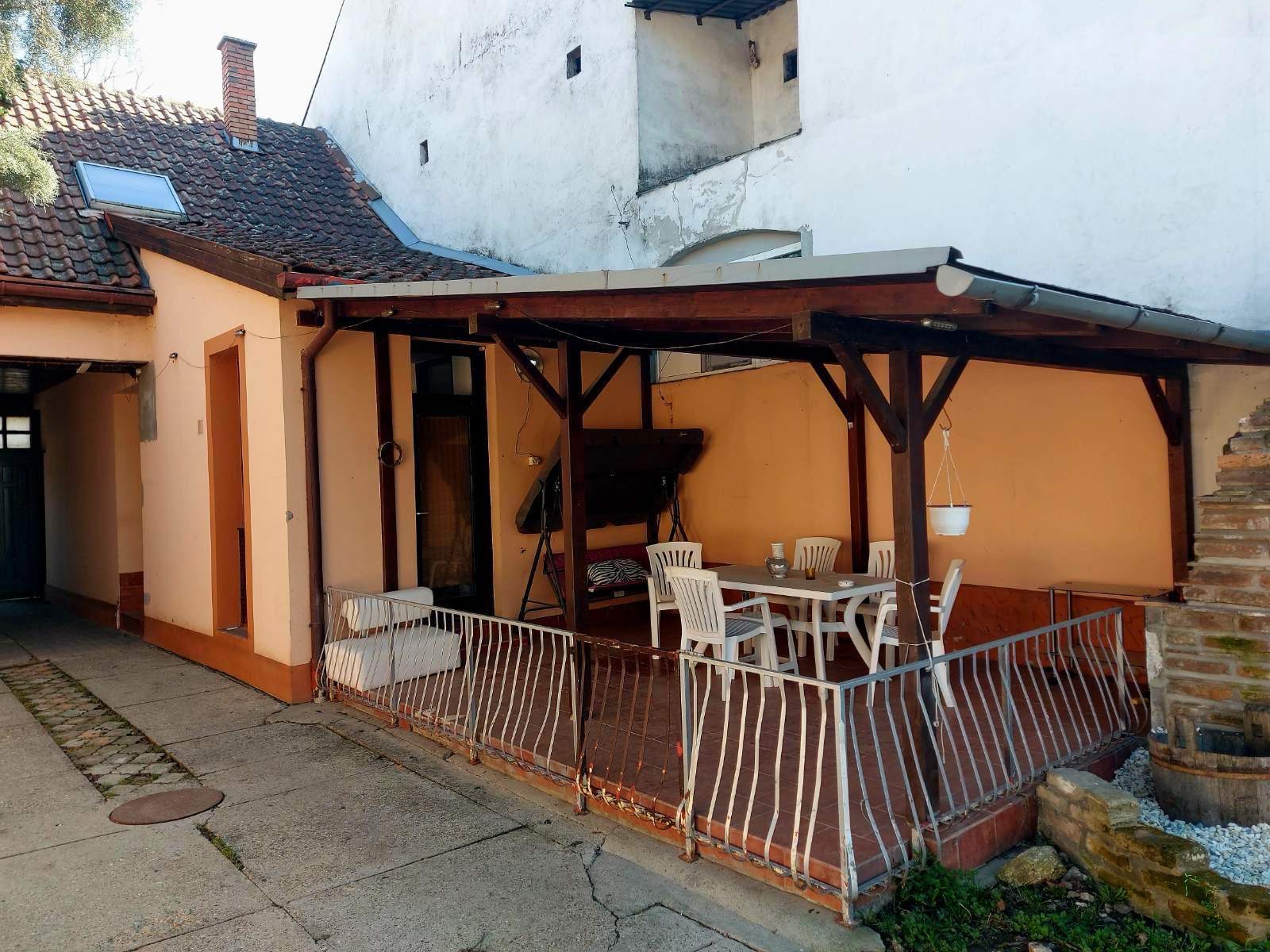 Dve kuće u centru grada k_2021