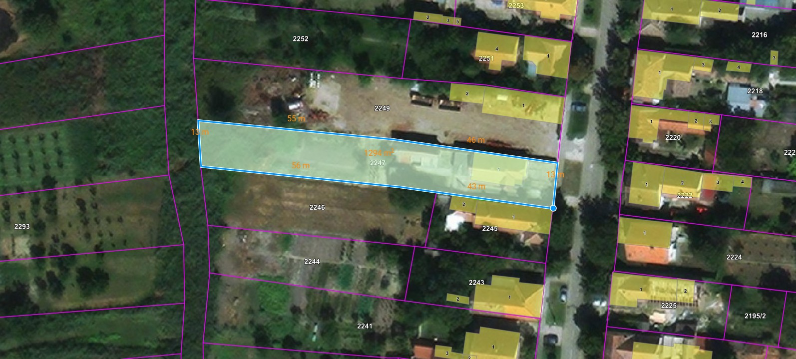 Kuća za rušenje u centru grada p_223