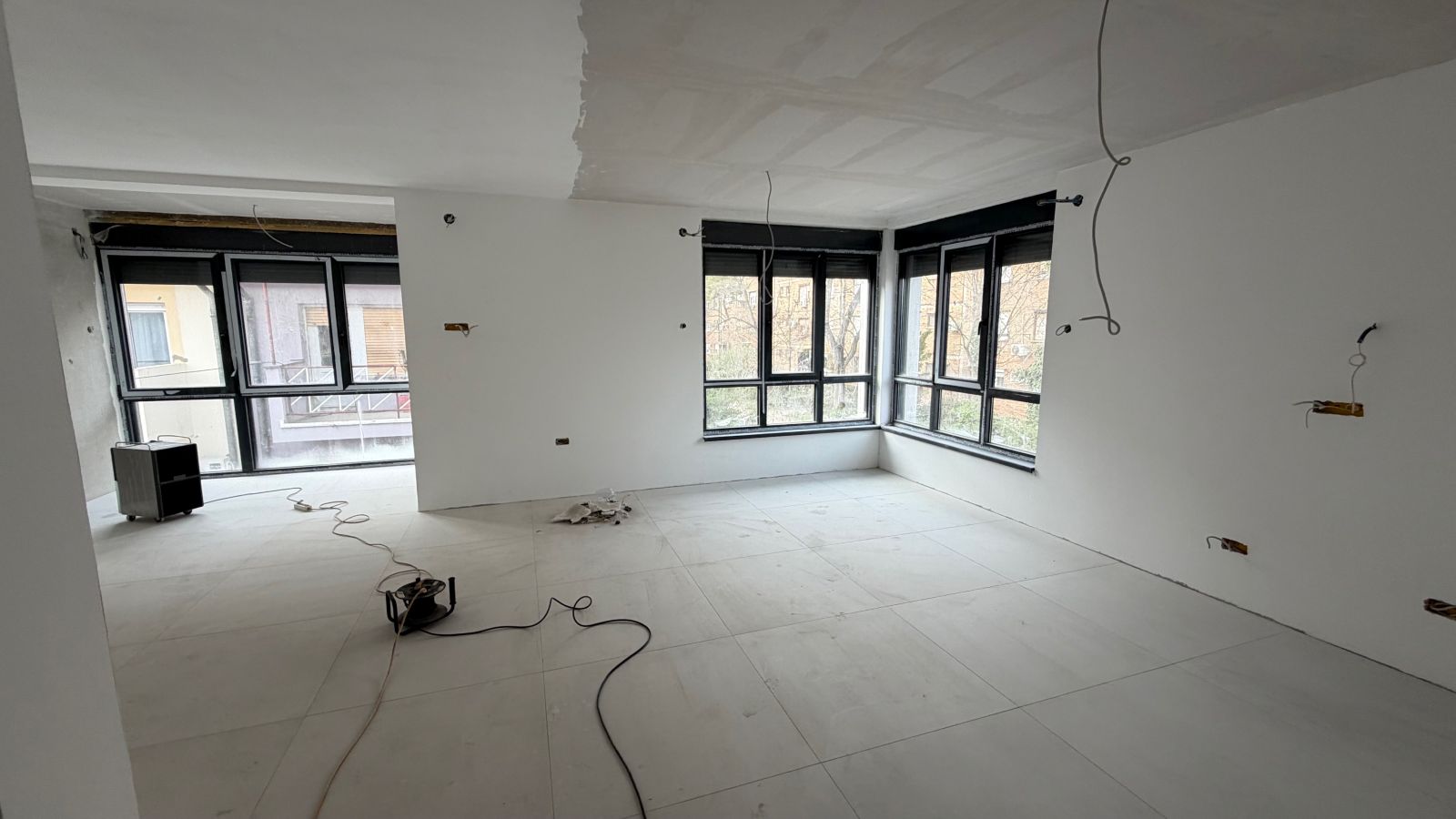 Četvorosoban stan u novogradnji 4. juli s_1166