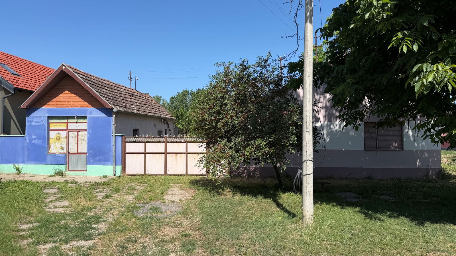 Kuća sa lokalom u Tomaševcu k_2059