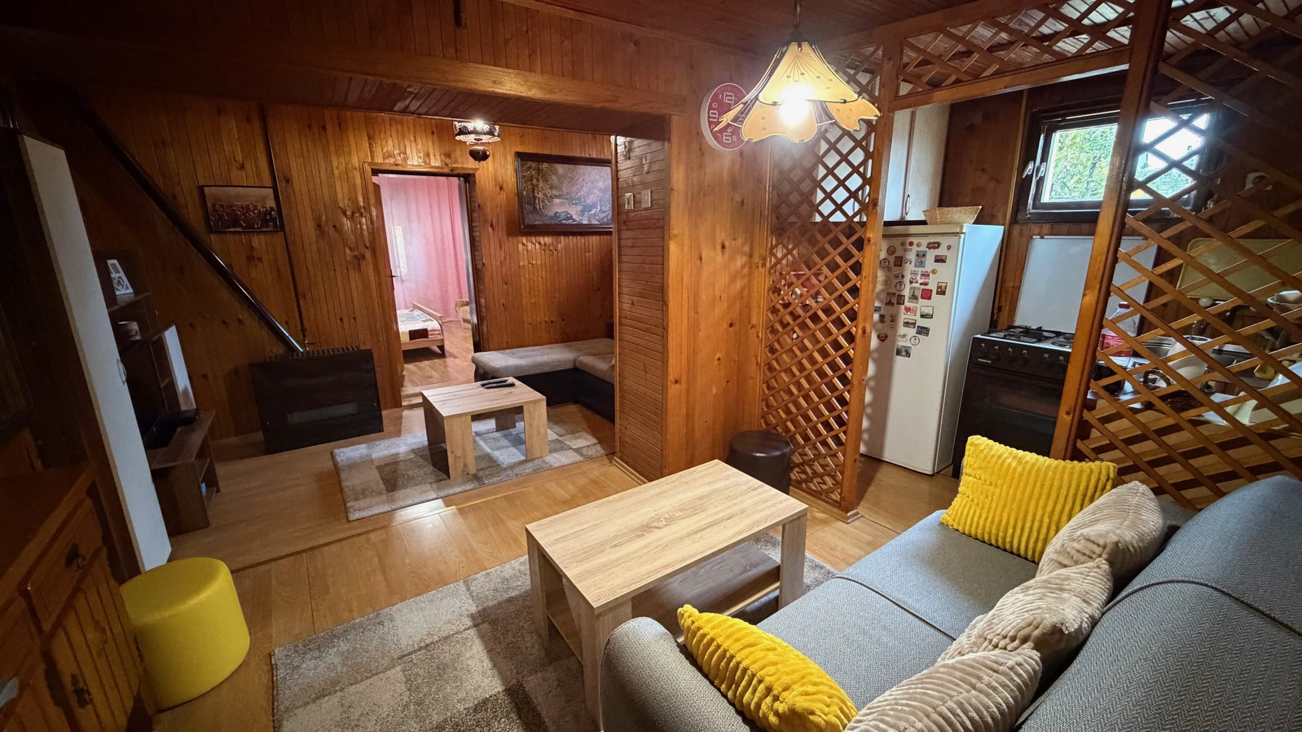 Četvorosoban dvorišni stan u Centru s_1199